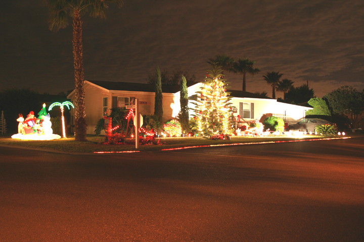 A mobile home decorated for the Holidays